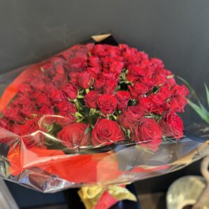 赤バラ１０８本の花束